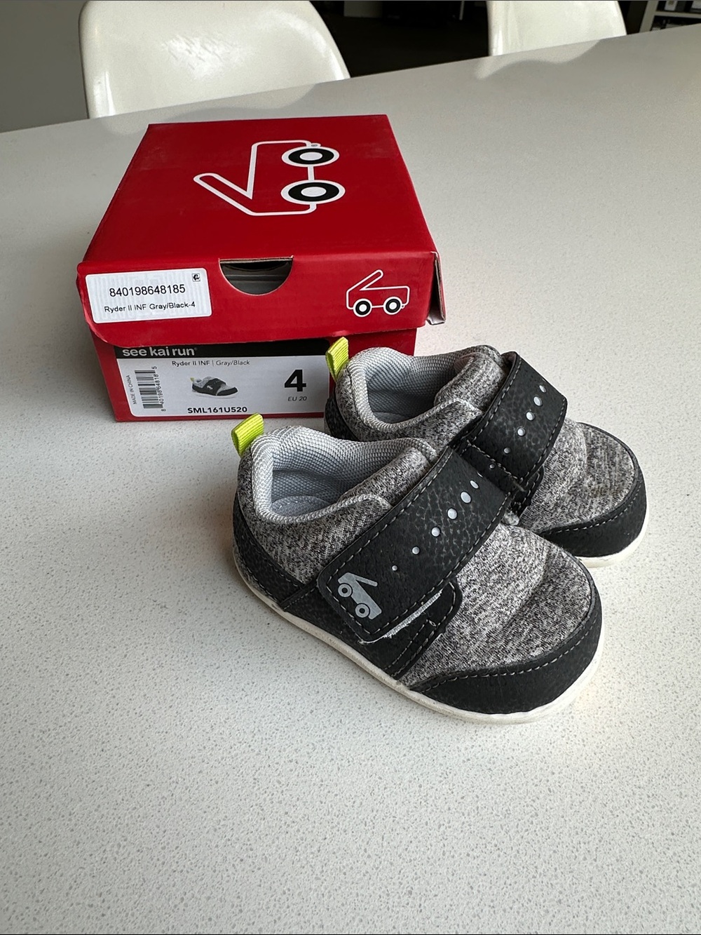 See Kai Run Ryder II size 4 sneakers